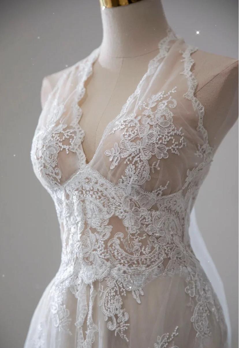 Elegante vestido de novia vintage de corte A con apliques de encaje blanco y cuentas ED02216