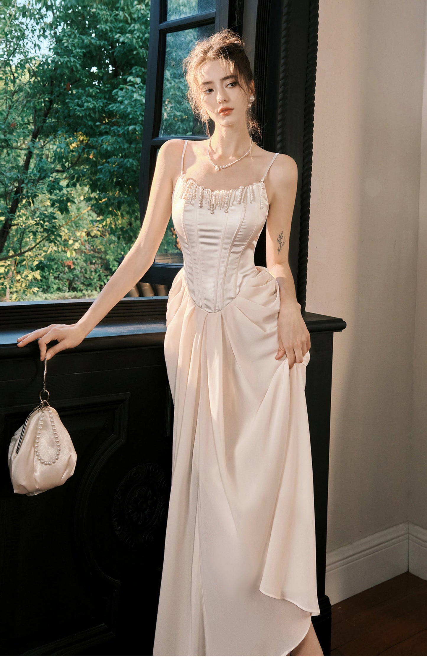Vestido de fiesta de satén con tirantes finos de gasa y colgante de perla francesa, color champán claro, para cumpleaños, ED02245