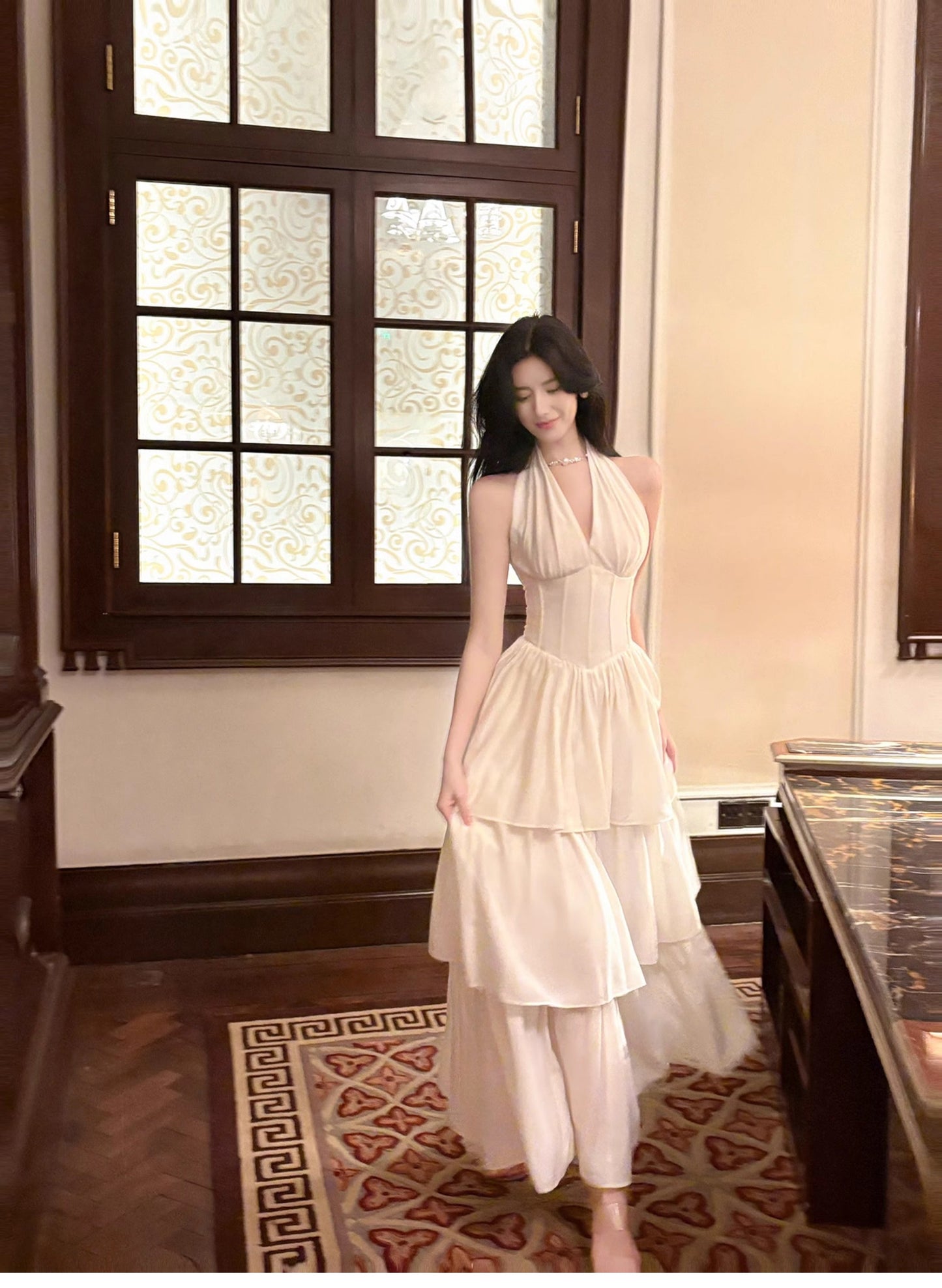 Vestido de fiesta blanco de gasa con cuello halter y corte A en capas ED02257