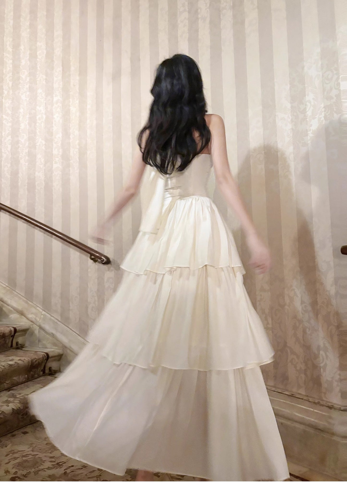 Vestido de fiesta blanco de gasa con cuello halter y corte A en capas ED02257