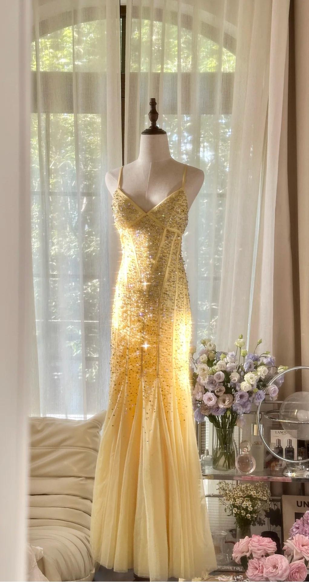 Vestido de fiesta largo estilo sirena amarillo mantequilla con tirantes finos, tul y lentejuelas, estilo vintage, sin espalda, ED02287