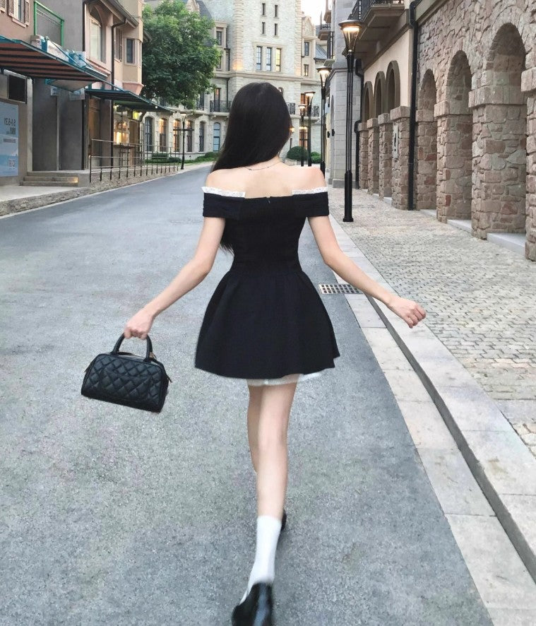 Vestido negro estilo francés con hombros descubiertos y falda corta de verano ED02306