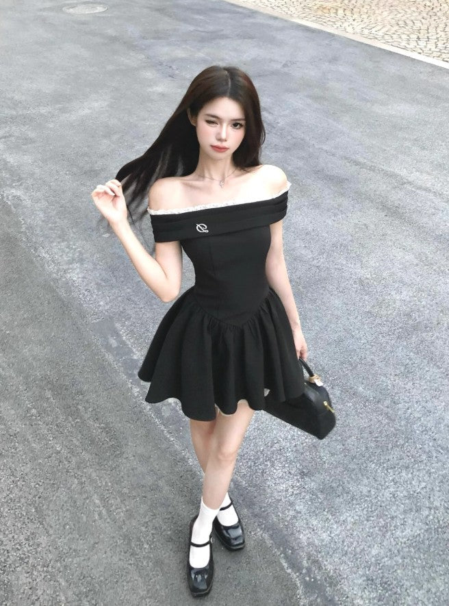 Vestido negro estilo francés con hombros descubiertos y falda corta de verano ED02306