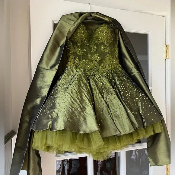 Hermosos vestidos de fiesta cortos de satén y tul con escote corazón en verde oliva oscuro, corte A, para regreso a casa, ED02575