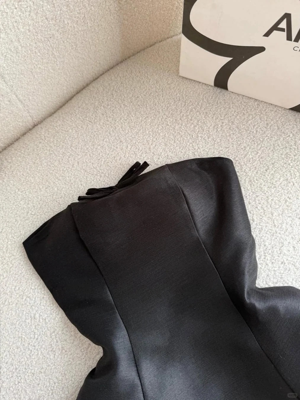 Vestido de fiesta corto de satén negro sin tirantes, corte A, ED02579