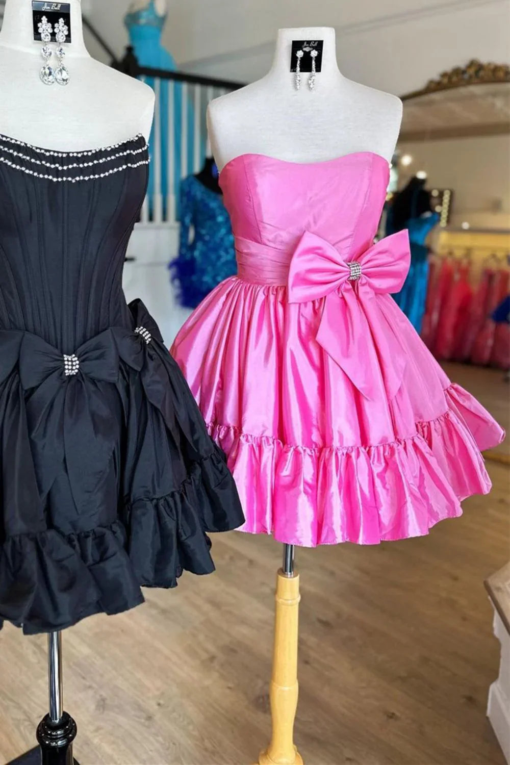 Vestido de fiesta corto de satén rosa dulce sin tirantes, corte A, con lazo, ED02644