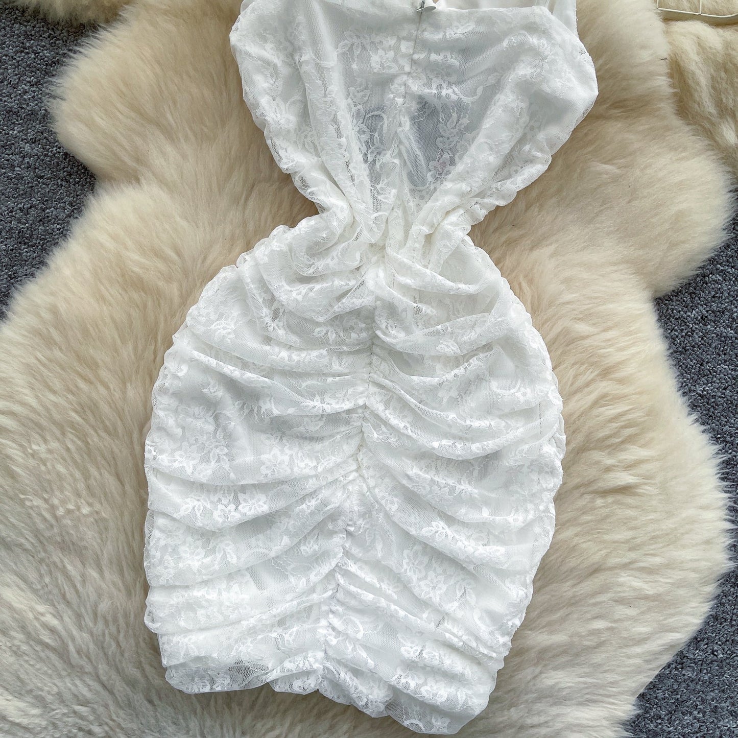 Vestido de fiesta corto de encaje ajustado con tirantes finos blanco ED02903