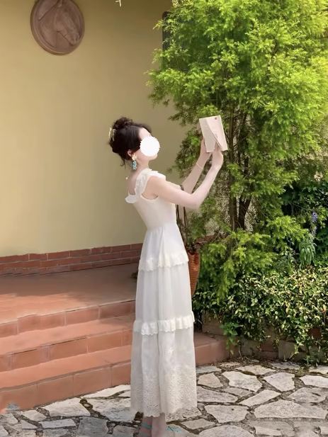 Vestido largo de corte A con bordados intensos, mangas cortas con vuelo, escote cuadrado y falda pastel ED0307