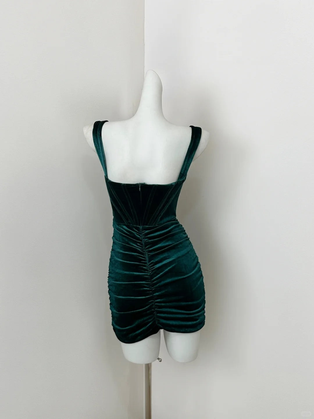 Vestido de fiesta corto de terciopelo ajustado con tirantes finos verde retro, elegante vestido de bienvenida ED03143