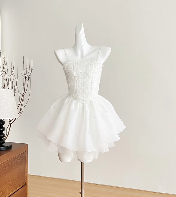 Vestido de fiesta corto sencillo de tul blanco con tirantes finos y cuentas, corte A, para quinceañeras ED03150