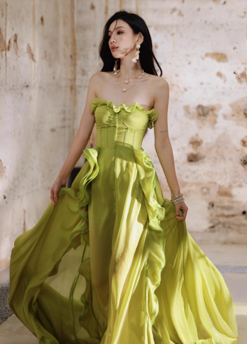 Vestido de fiesta largo de gasa sin tirantes, corte A, con volantes, color verde cuento de hadas, ED03546