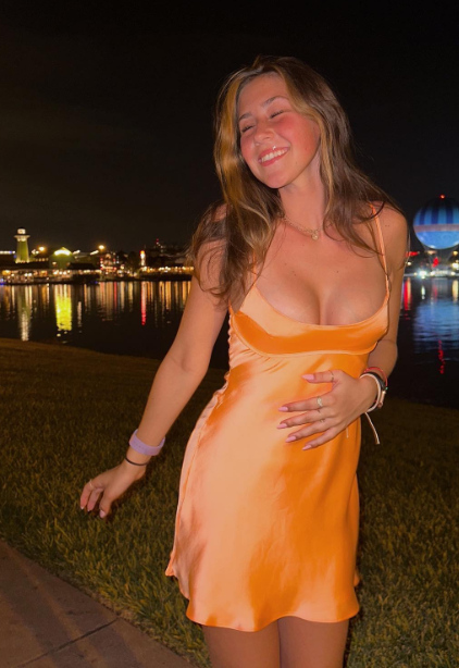 Vestido naranja sencillo con tirantes finos para octavo grado, ideal para cumpleaños, cóctel, ED03559