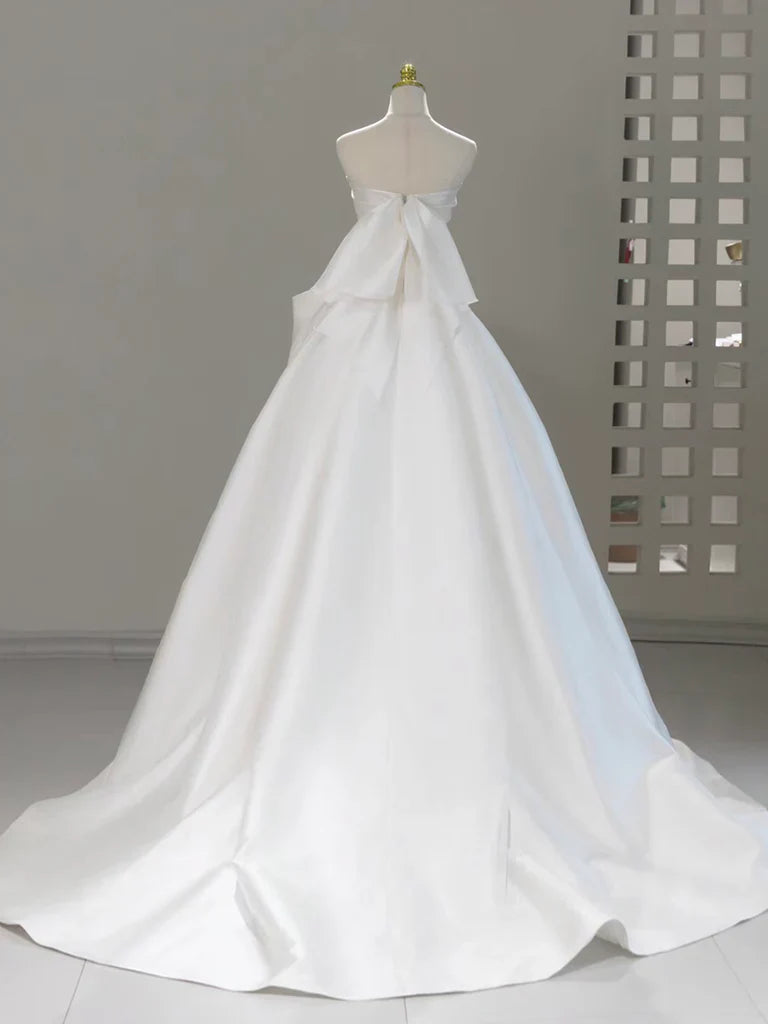 Vestido de fiesta largo de satén blanco con escote en forma de A y escote corazón ED037