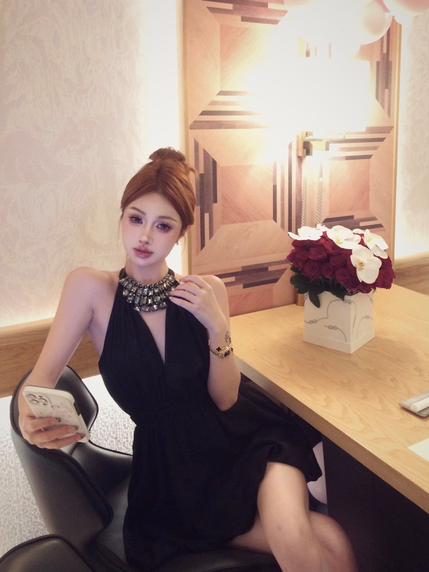 Vestido de cumpleaños negro con escote en V y corte halter de rombos franceses ED0517