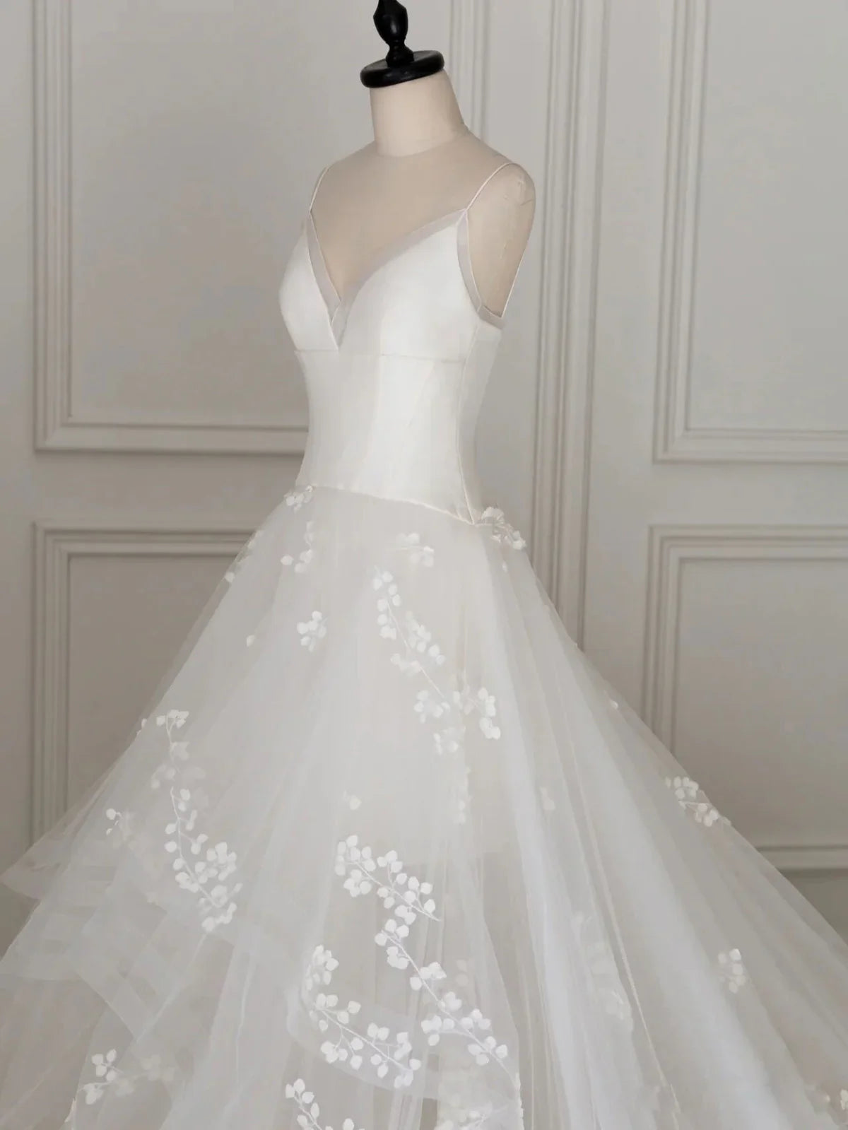 Vestido de novia largo de tul con escote en V color marfil y encaje, vestido de novia de tul color marfil ED0827