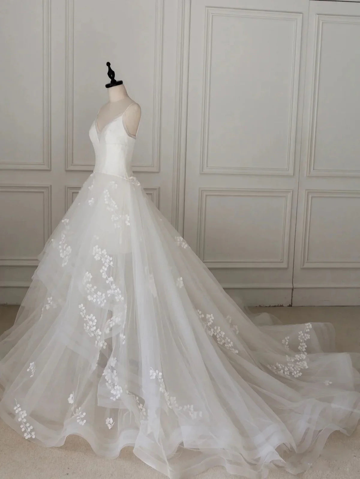 Vestido de novia largo de tul con escote en V color marfil y encaje, vestido de novia de tul color marfil ED0827