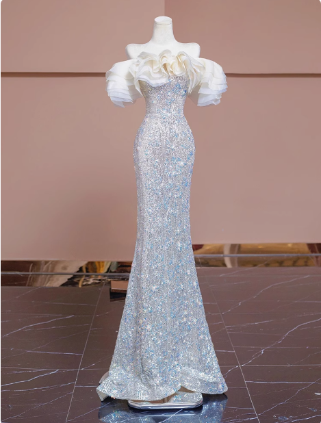 Vestido de novia color champán, de tul con lentejuelas y hombros descubiertos, ED0936
