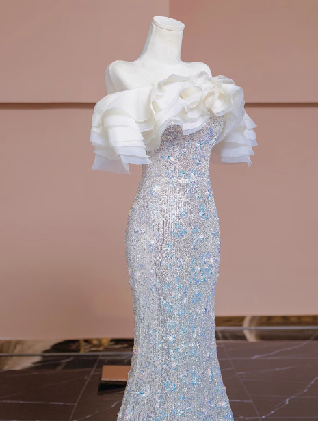 Vestido de novia color champán, de tul con lentejuelas y hombros descubiertos, ED0936