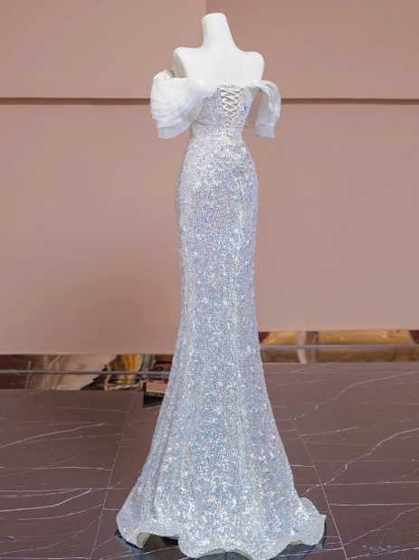 Vestido de novia color champán, de tul con lentejuelas y hombros descubiertos, ED0936