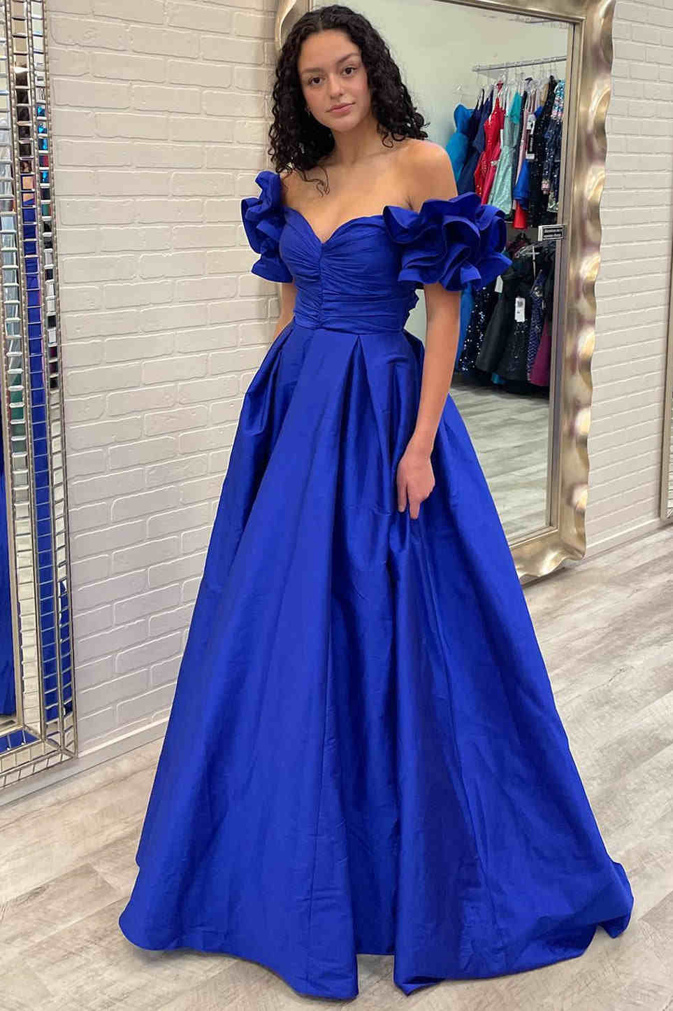 Vestido formal largo de satén fucsia con hombros descubiertos y corte A, vestidos de noche de satén amarillo
