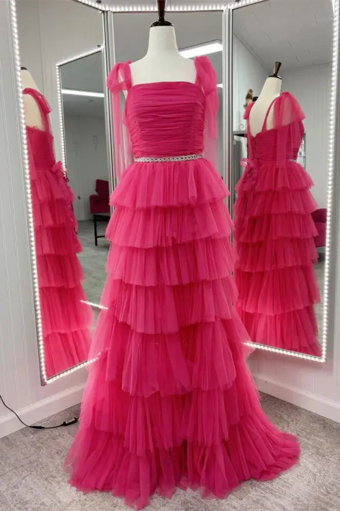 Vestido de fiesta azul claro plisado con volantes y tirantes de lazo