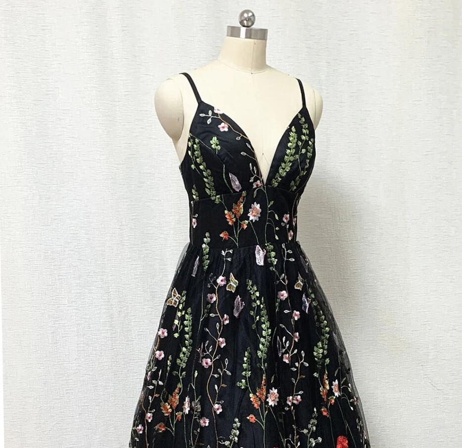 Vestido de fiesta largo de hada con flores negras para boda