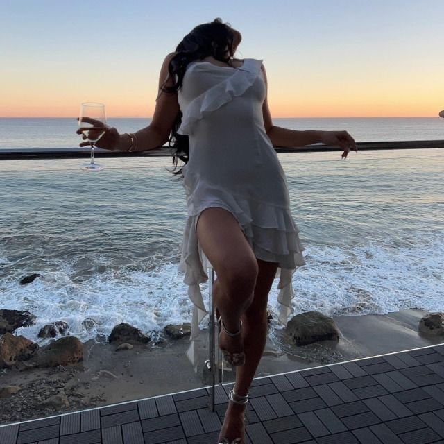 Vestido corto elegante de gasa blanca con tirantes finos, corte A y bajo con volantes, para fiesta de bienvenida y noche, GG1388