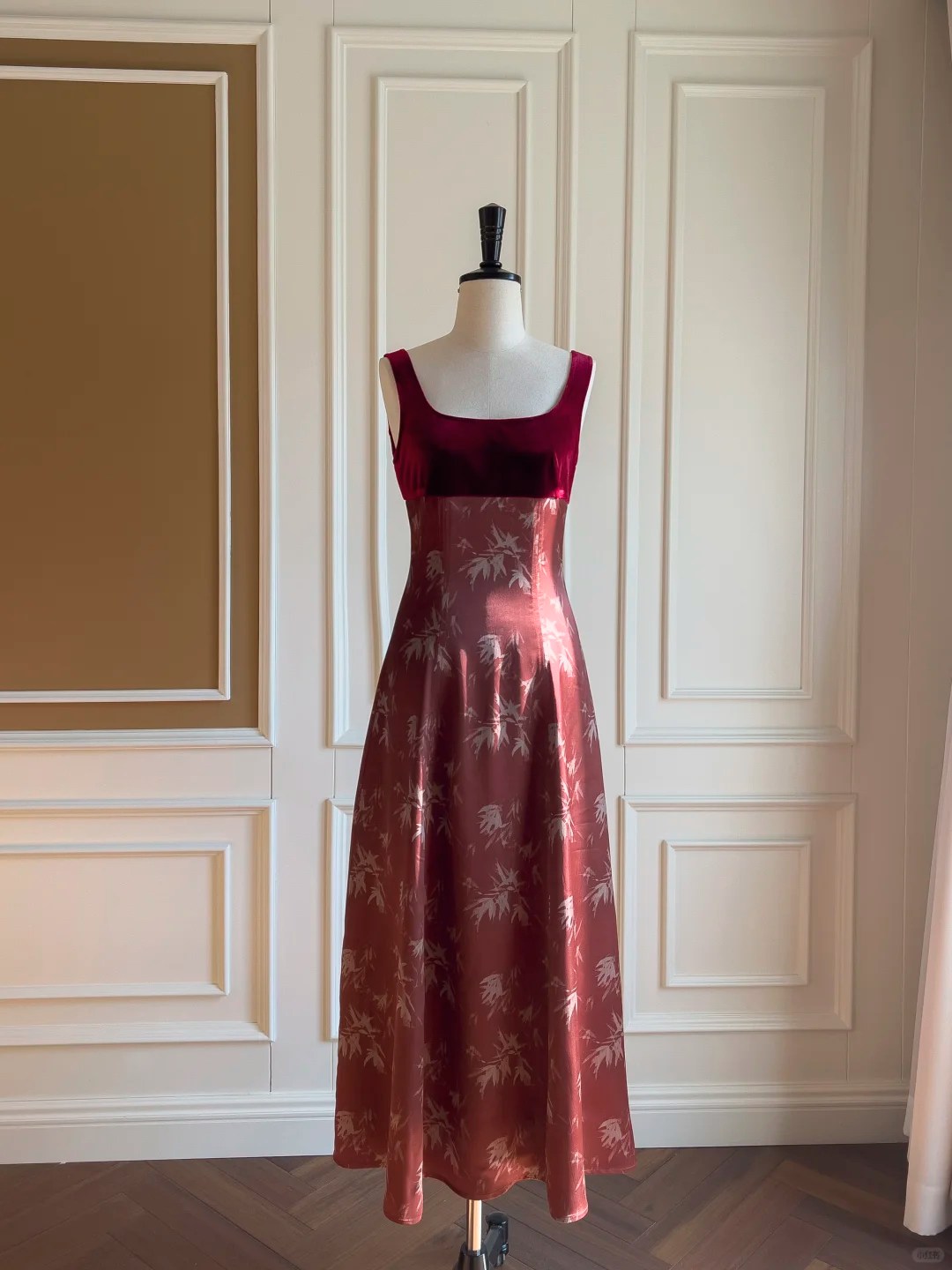 Vestido largo elegante de satén burdeos con corte en A y estampado cuadrado, para fiesta de graduación o de noche GG2630