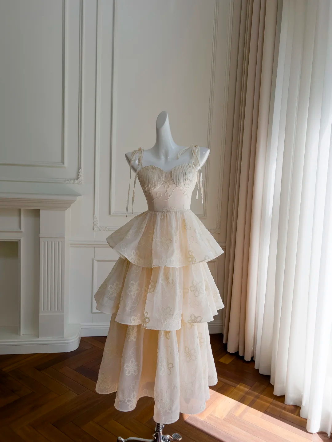 Vestido de fiesta largo de satén color champán con tirantes finos, corte A, con capas, para graduación, noche, GG2670