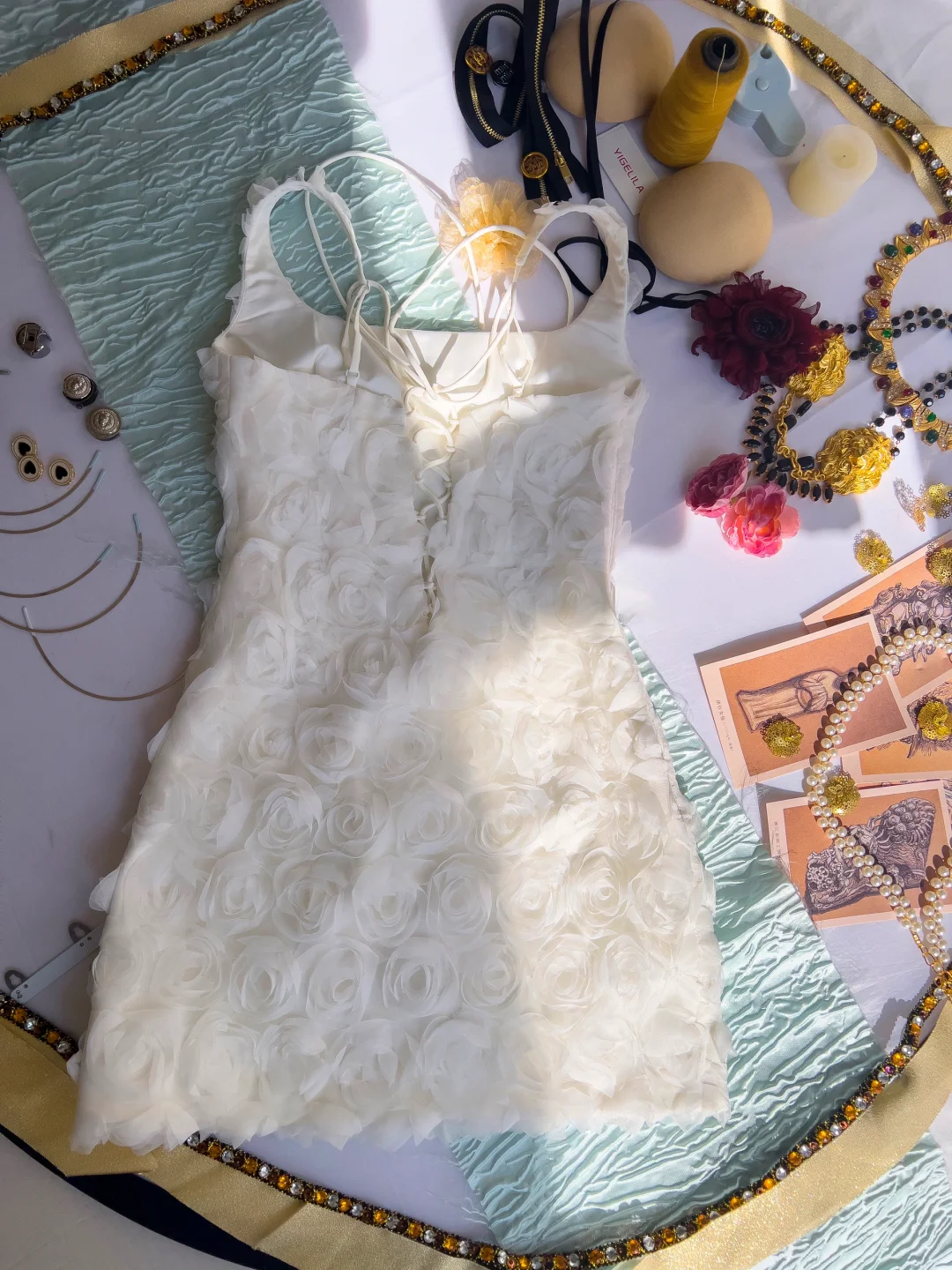 Vestido corto de fiesta, de satén blanco, con corte en A y flores, de gasa y satén, para regreso a casa y cumpleaños, GG2758