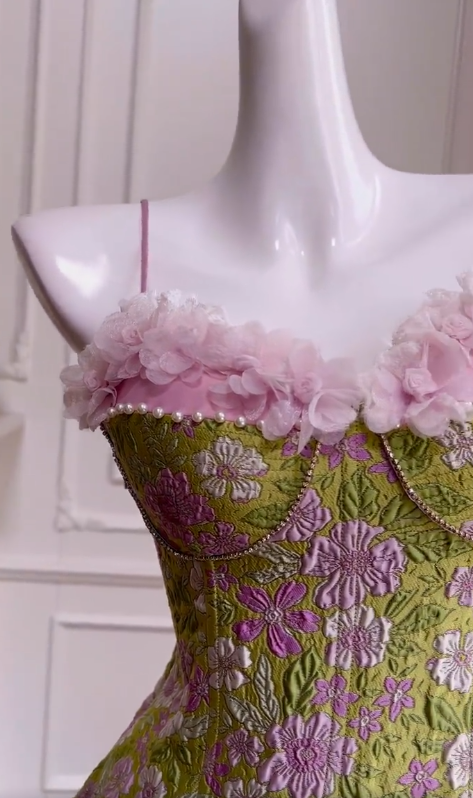 Hermoso vestido de fiesta corto de satén con tirantes finos, estampado floral, corte A, para regreso a casa y cumpleaños GG2774