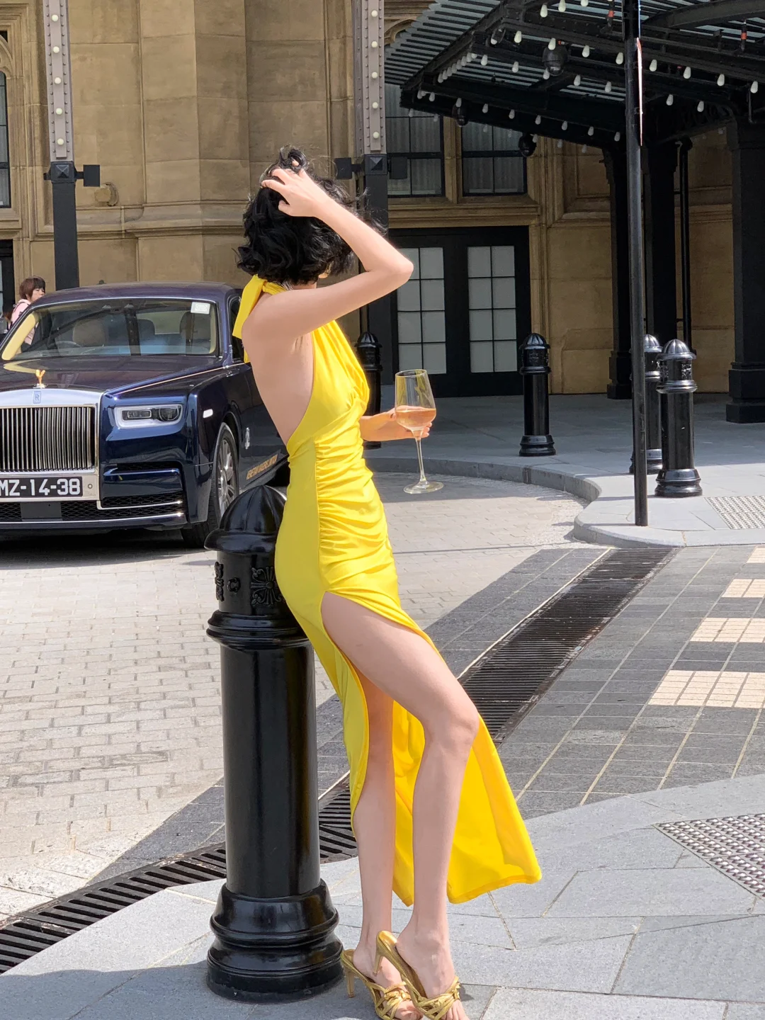 Vestido de fiesta, de noche y de fiesta, de satén amarillo, con escote halter y corte sirena, GG2792