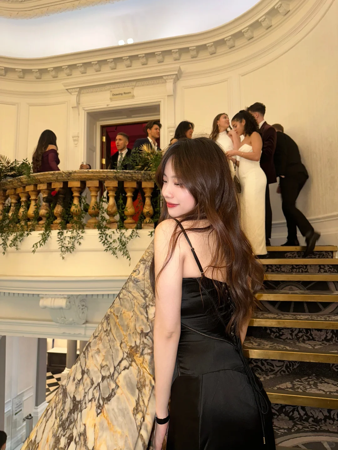 Vestido largo de satén negro con tirantes finos y corte en A, para fiesta de graduación o de noche (GG2864)