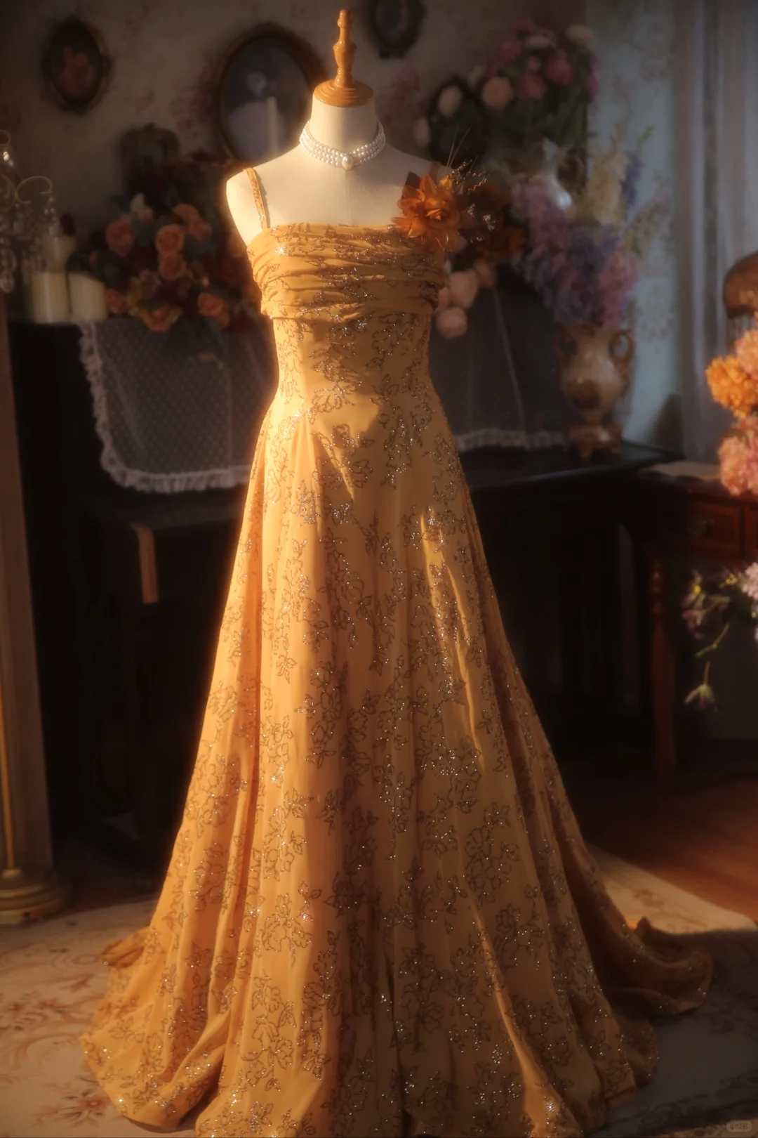 Vestido largo elegante de satén con tirantes finos, corte A y cuentas, para fiesta de graduación o de noche (GG2882)