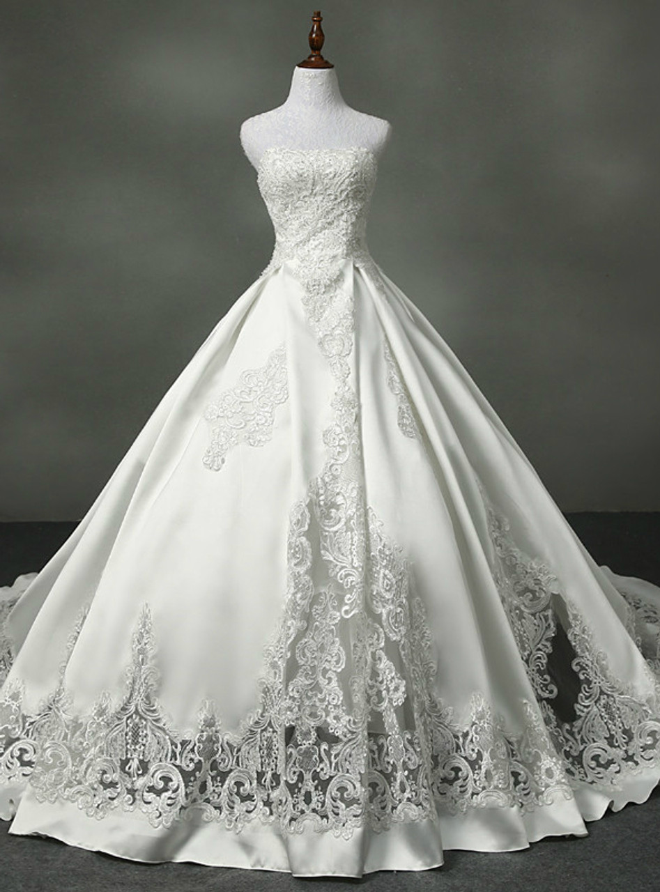 Vestido de novia largo clásico sin tirantes, de satén blanco, con apliques de encaje GG2974