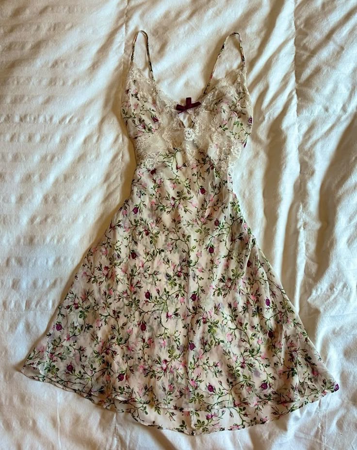 Vestido de fiesta corto de gasa con tirantes finos, encaje floral, corte A, para regreso a casa y cumpleaños, GG3274