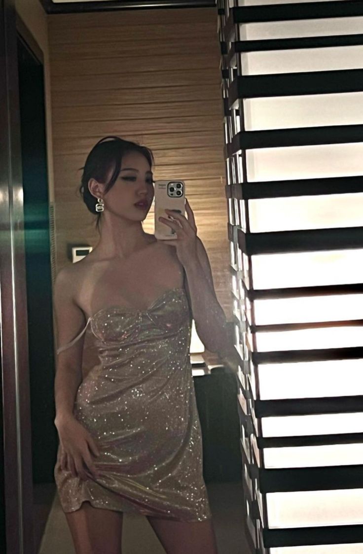 Vestido corto de satén con lentejuelas y tirantes finos, corte A y purpurina para fiesta de bienvenida, para cumpleaños número 19, GG3920
