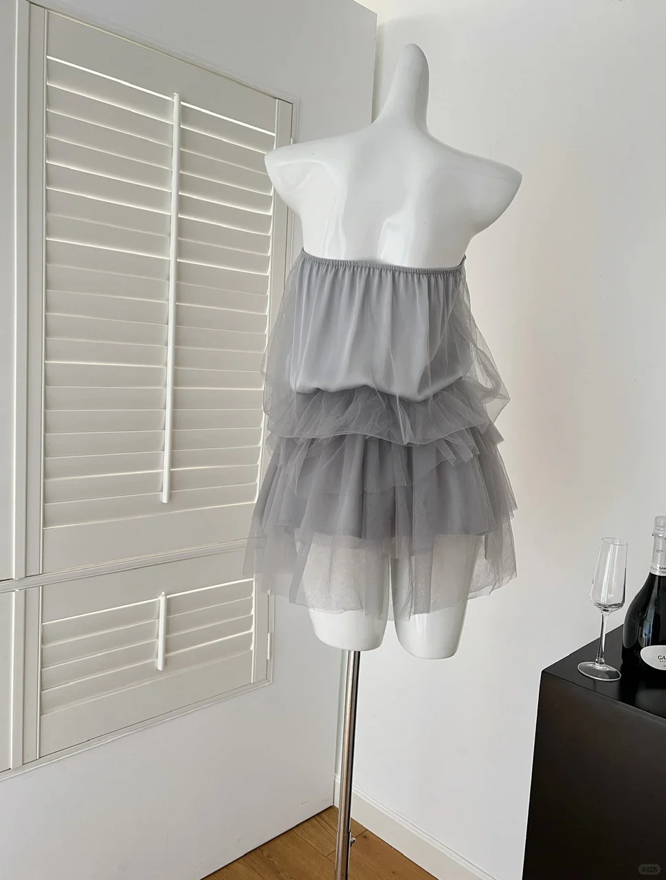 Vestido corto elegante de tul satinado gris sin tirantes, corte A, para fiesta de bienvenida, para cumpleaños número 18, GG3981