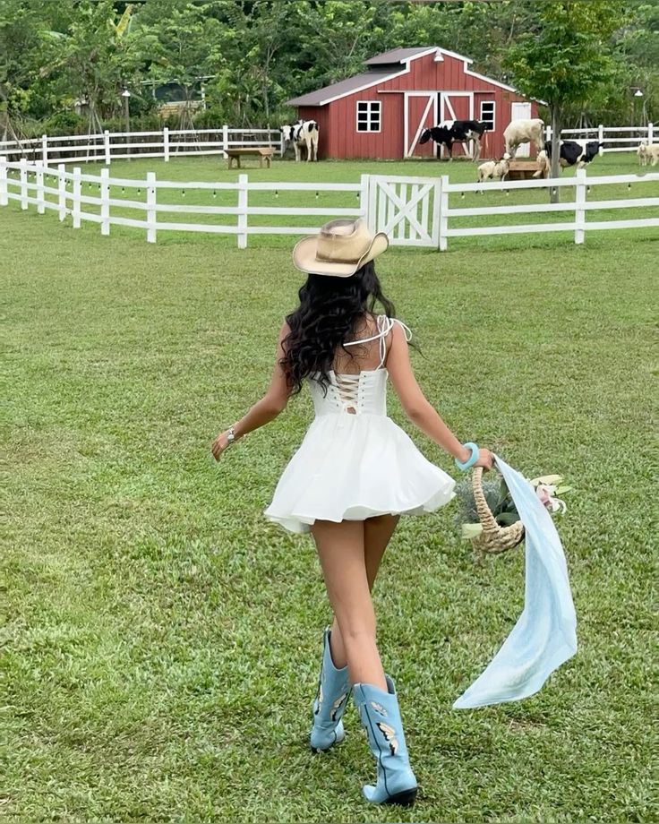 Vestido corto de satén con tirantes finos, elegante y sencillo para fiesta de bienvenida, ideal para cumpleaños número 18, GG4050