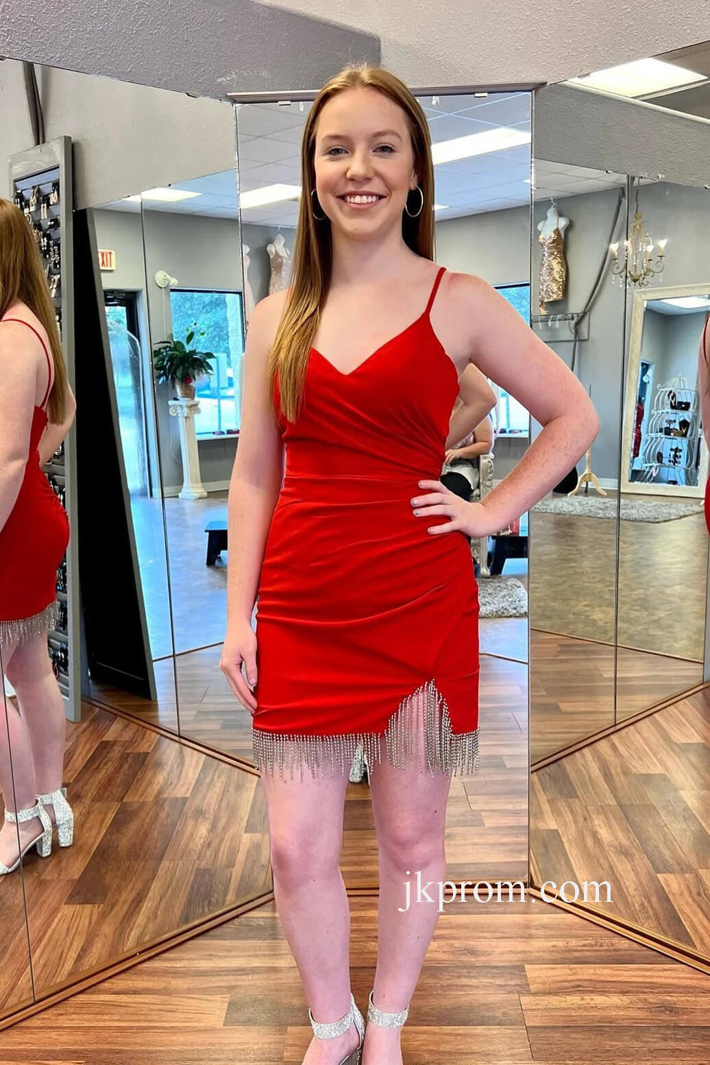 Minivestido ajustado de fiesta con tirantes finos, borlas fruncidas en rojo, vestidos de graduación con abertura