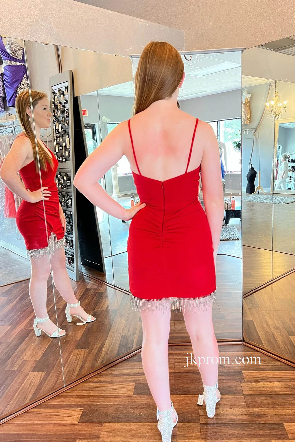 Minivestido ajustado de fiesta con tirantes finos, borlas fruncidas en rojo, vestidos de graduación con abertura