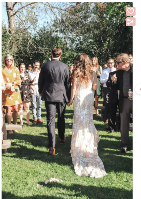 Elegante vestido de novia de sirena con escote en V y encaje