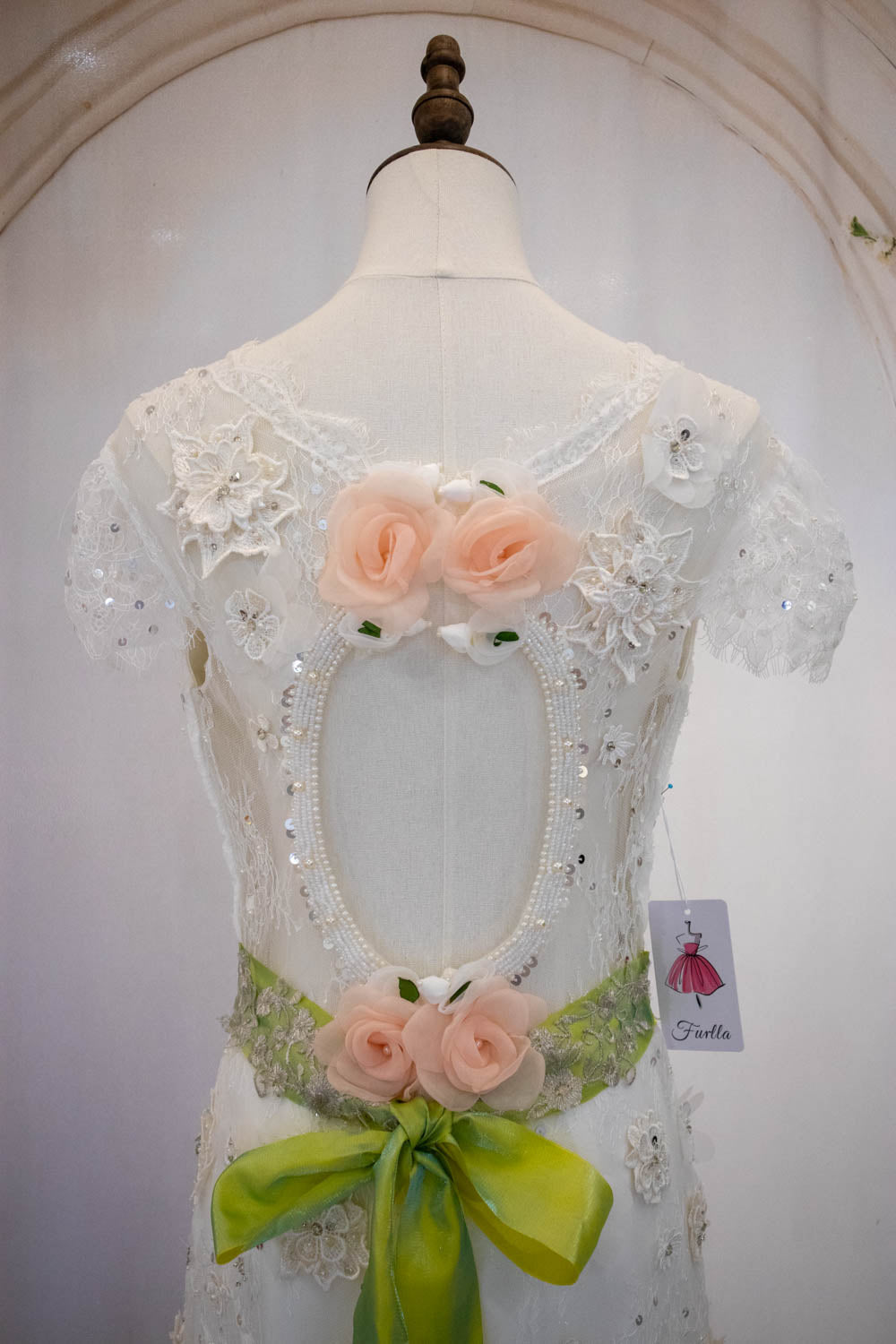 Luxurious Glitter Mermaid Keyhole Back Wedding Dress with Sequin and Belt