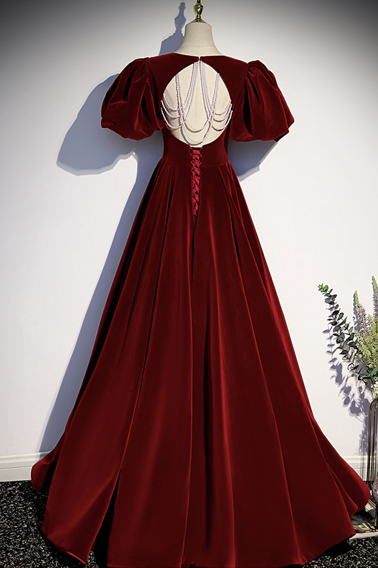 Vestido largo de fiesta de terciopelo burdeos para boda