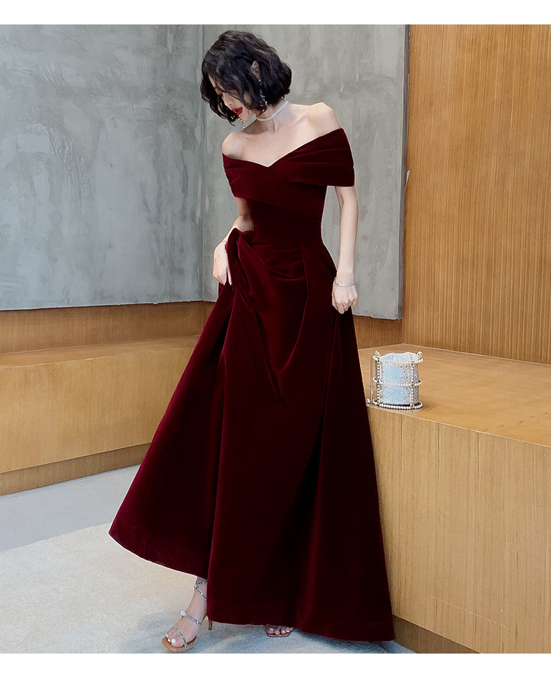Hermoso vestido de dama de honor de terciopelo rojo oscuro con hombros descubiertos, vestidos de fiesta largos de corte A