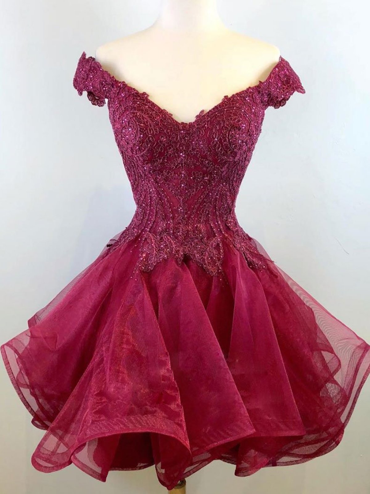 Vestidos de fiesta cortos de encaje burdeos con hombros descubiertos, vestidos de graduación cortos de encaje burdeos para regreso a casa