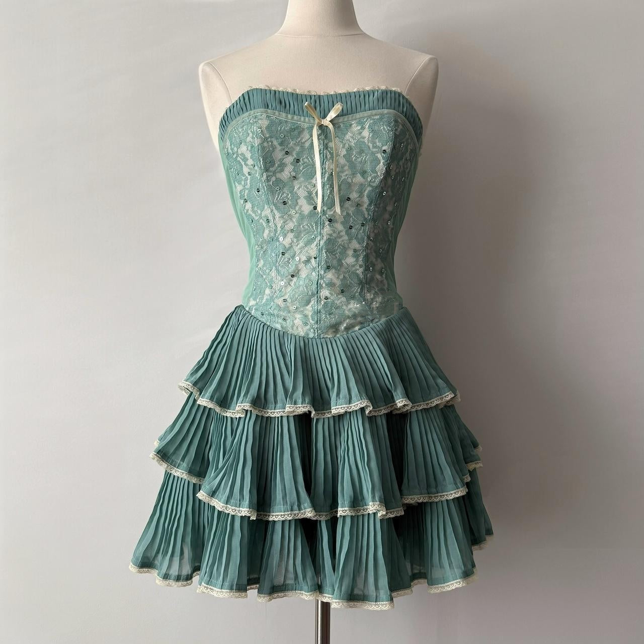 Vintage Green Beaded Design Elegant Sleeveless Strapless Tiered Homecoming Dress TP3509