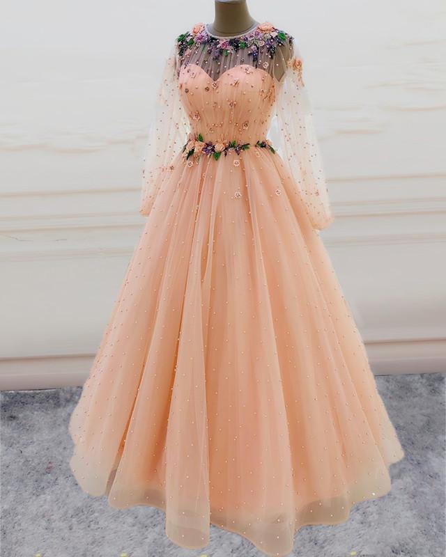 Vestido de fiesta de princesa de manga larga con tul y perlas para quinceañera.