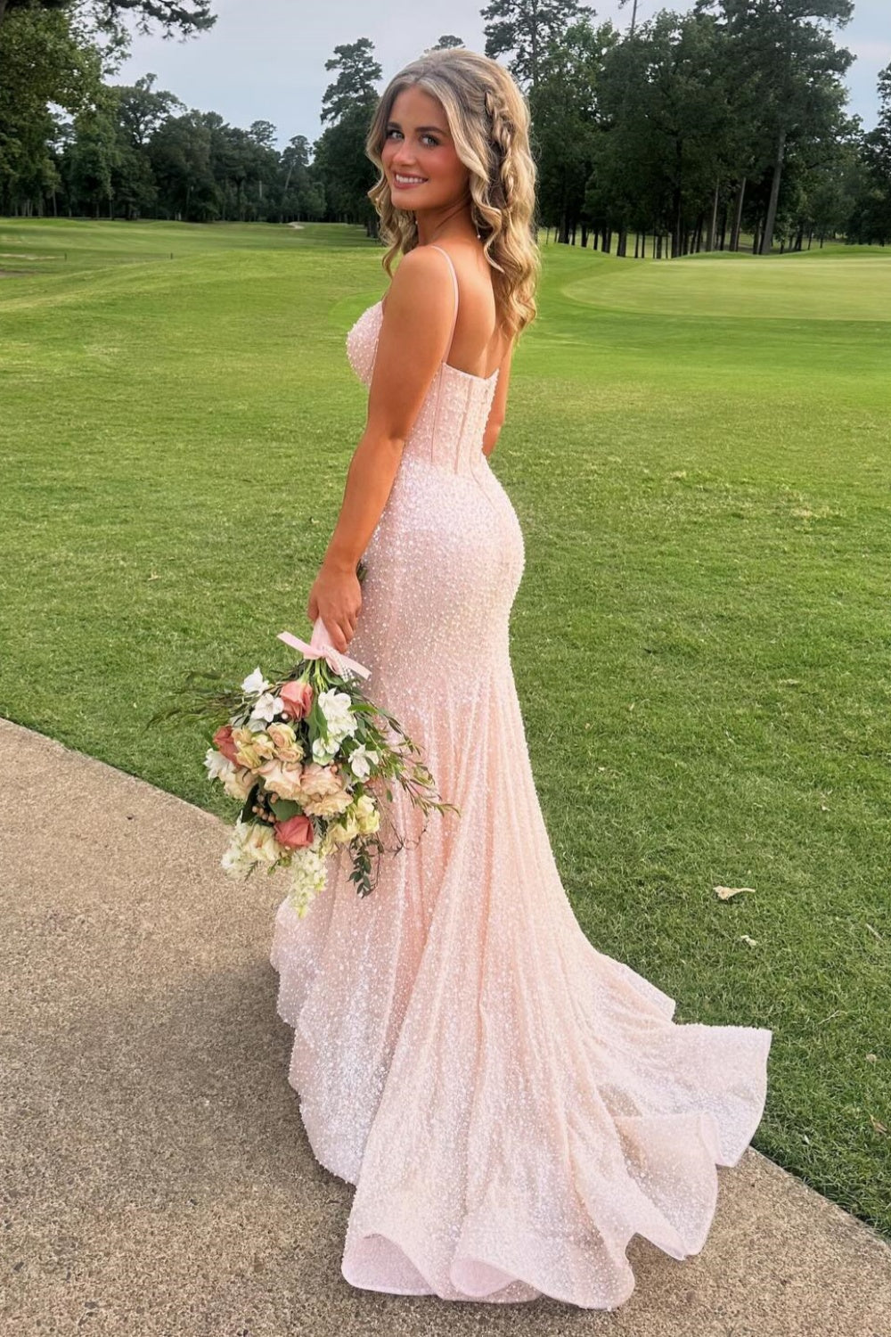Vestido formal largo de sirena con lentejuelas en rosa ruborizado y escote pronunciado