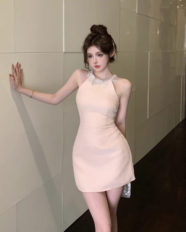 Vestido de fiesta con cuello halter, corte A y diseño de cuentas en rosa, TP3689